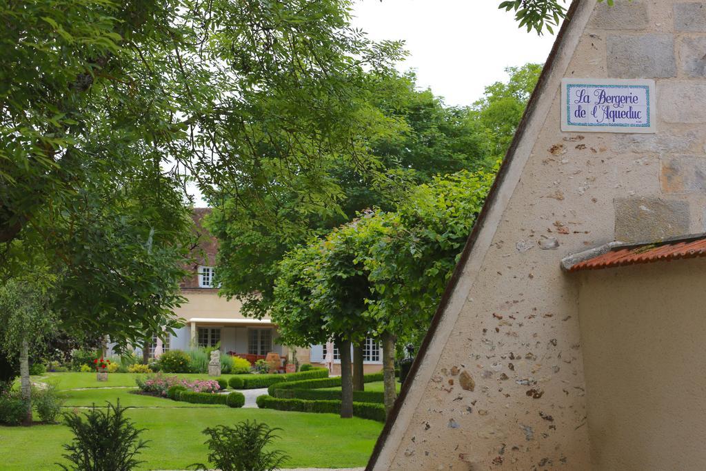 Chambres D'Hotes La Bergerie De L'Aqueduc Houx Екстериор снимка